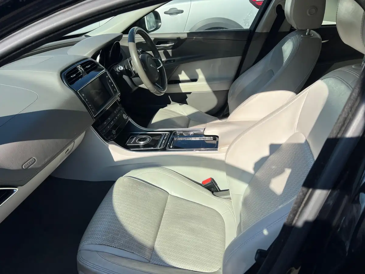 2018-jaguar-xe-20i-portfolio-200ps-1999cc-big-9