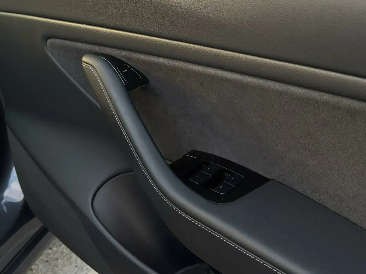 2020-tesla-model-3-e-performance-big-27