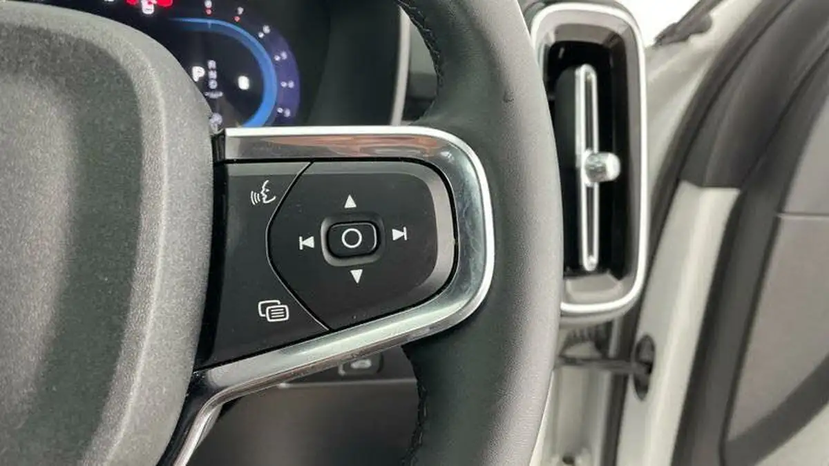 2024-volvo-xc40-20-b4-plus-big-22