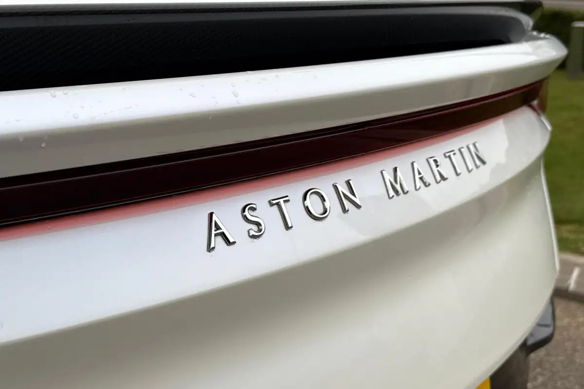 2019-aston-martin-dbs-52-v12-superleggera-big-7