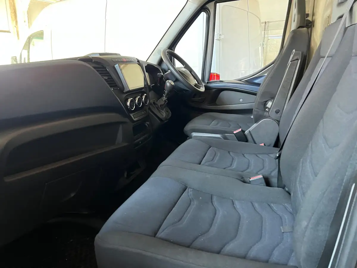 2017-iveco-daily-s-class-23td-35s16v-3520-h2-business-3520-big-26