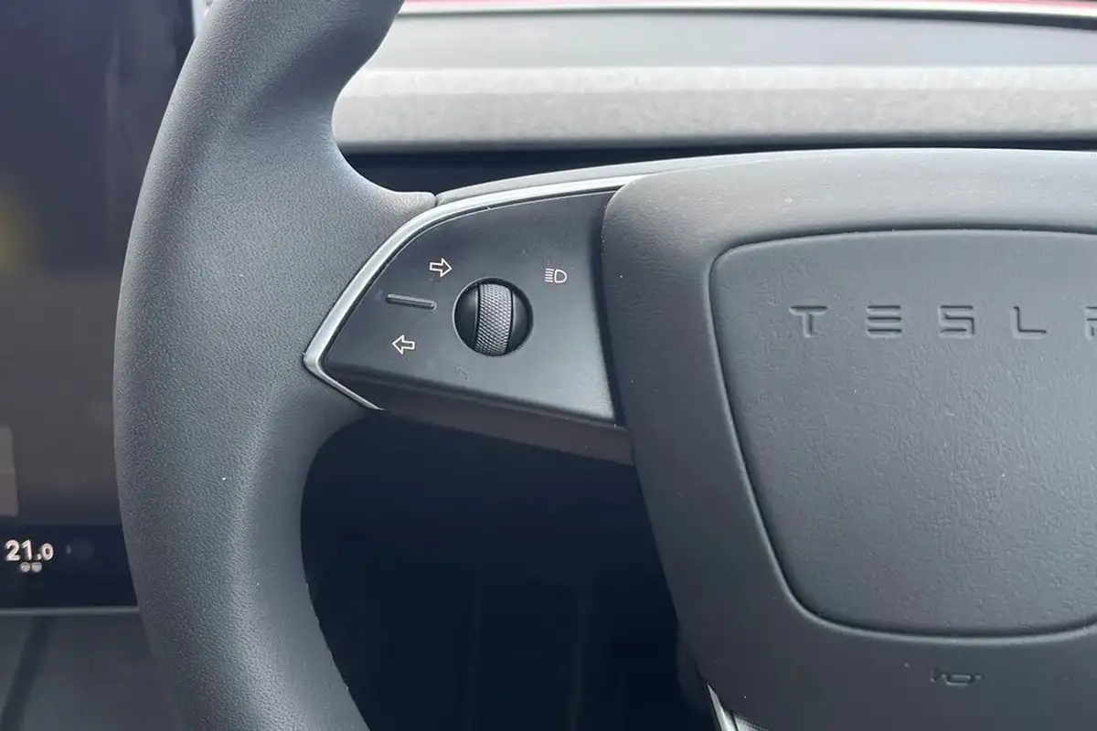2024-tesla-model-3-big-40