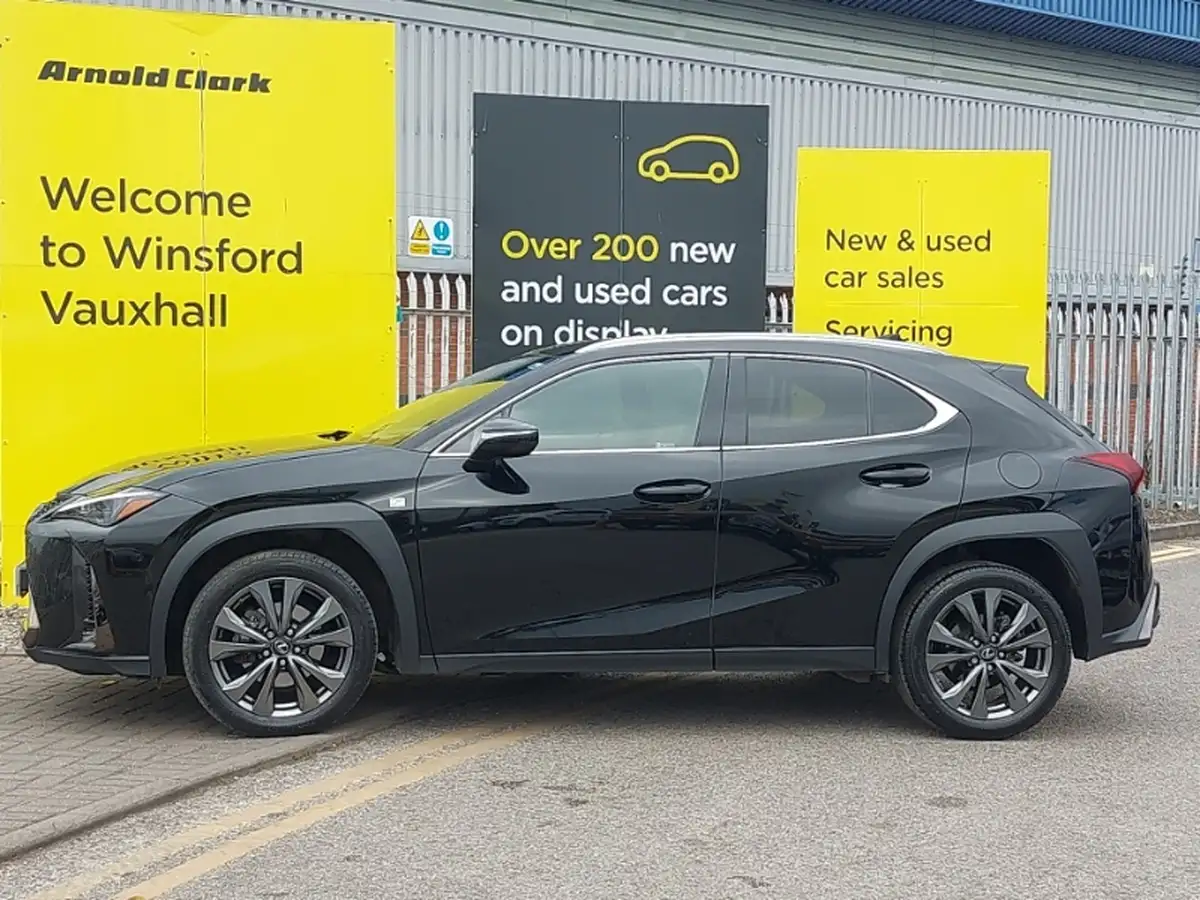2016-infiniti-q30-16-premium-122ps-tech-big-3
