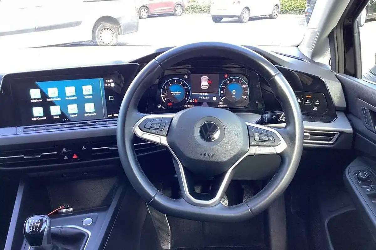 2022-volkswagen-golf-15-tsi-style-130ps-hatchback-big-13