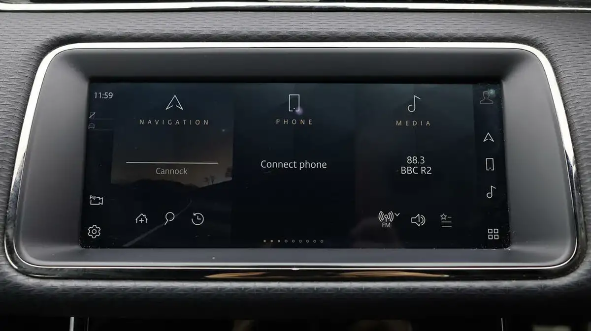 2021-land-rover-range-rover-evoque-15-p300e-r-dynamic-s-big-11