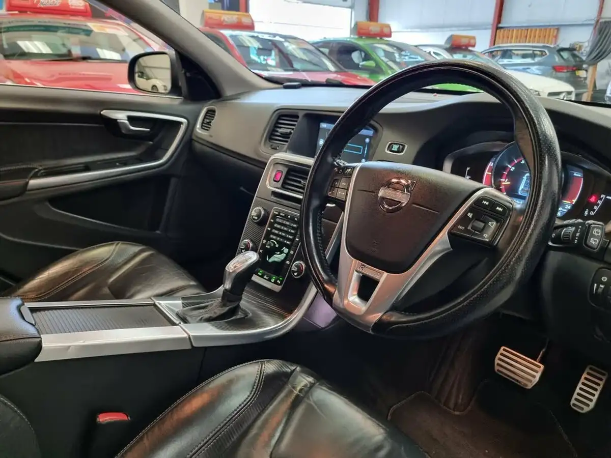 2012-volvo-v60-big-9