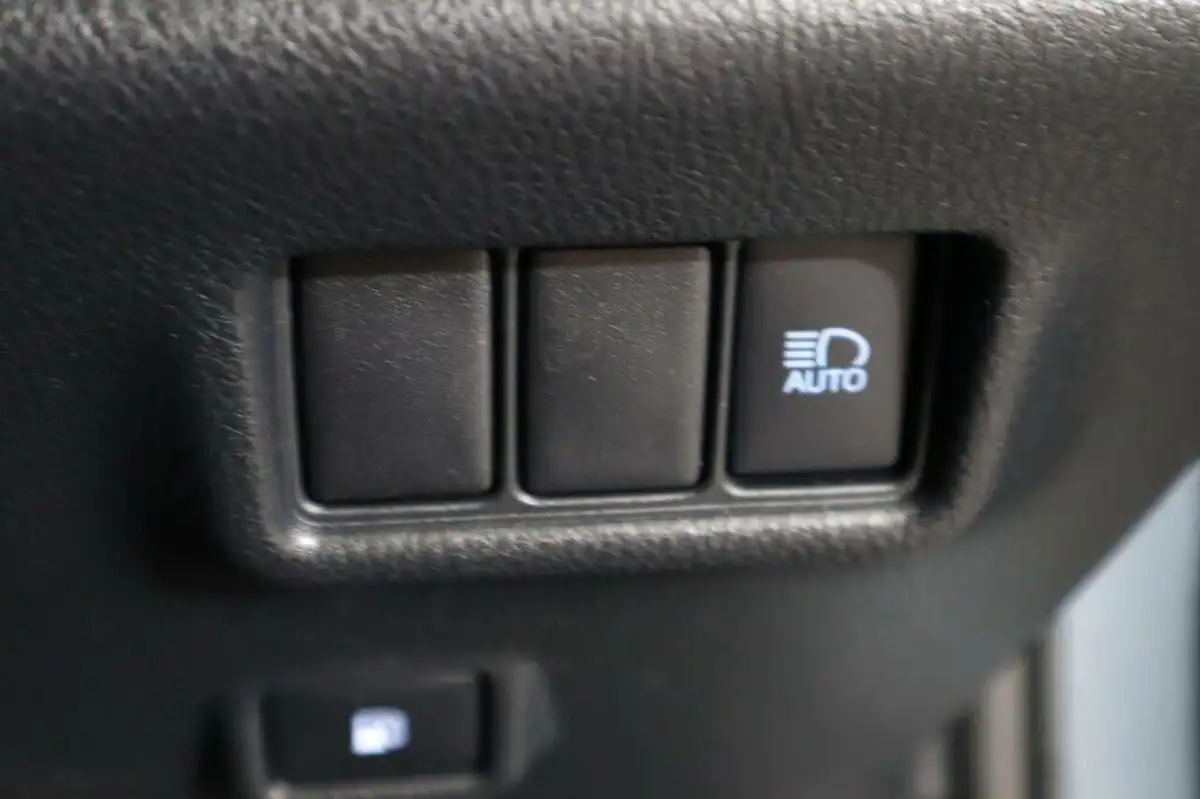 2021-toyota-c-hr-18-vvt-i-design-big-27