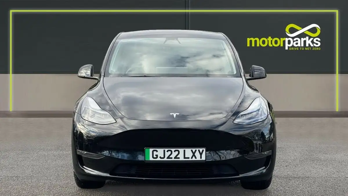 2022-tesla-model-y-e-long-range-big-7