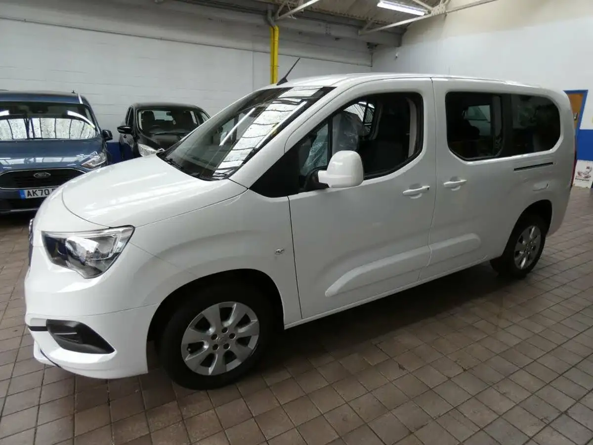2021-vauxhall-combo-life-15-se-xl-100ps-big-10