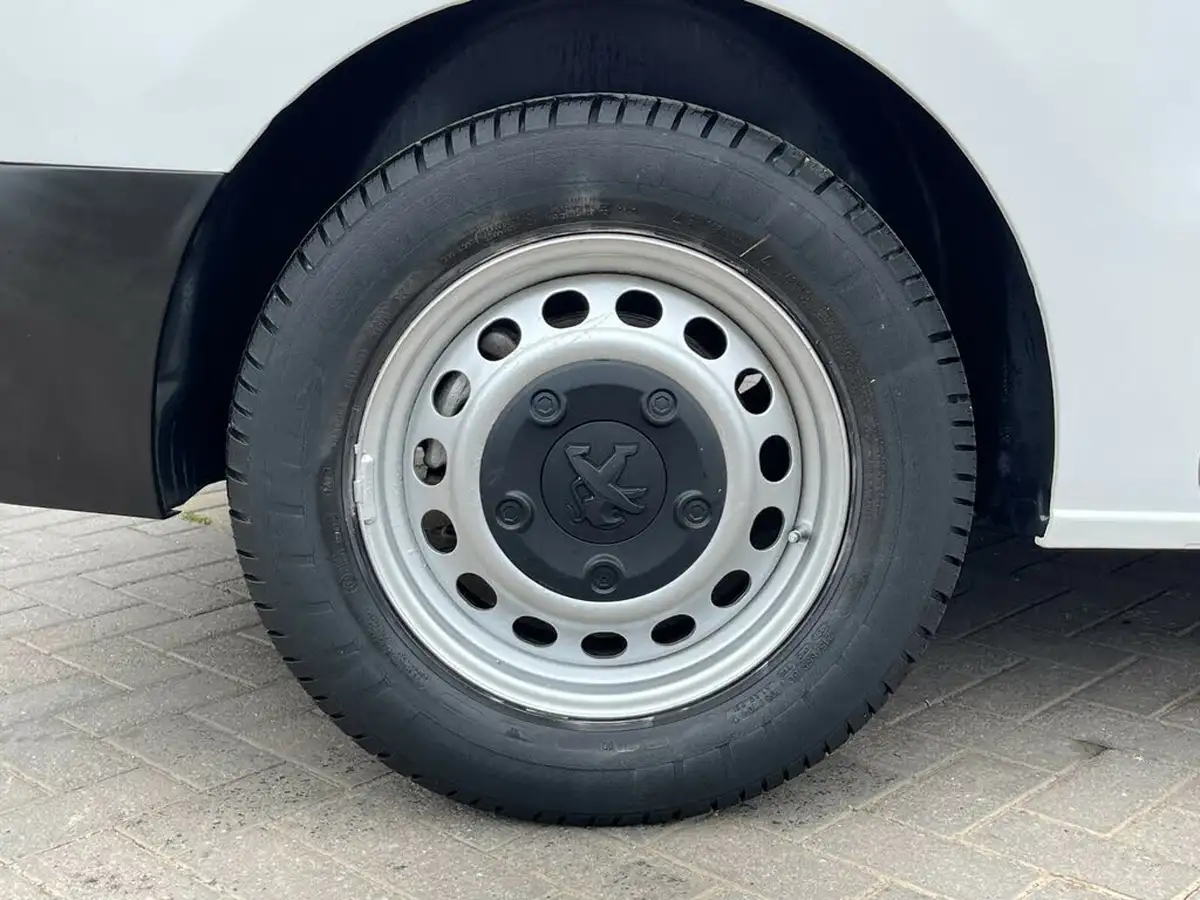 2019-peugeot-expert-15-bluehdi-professional-compact-1000-big-43