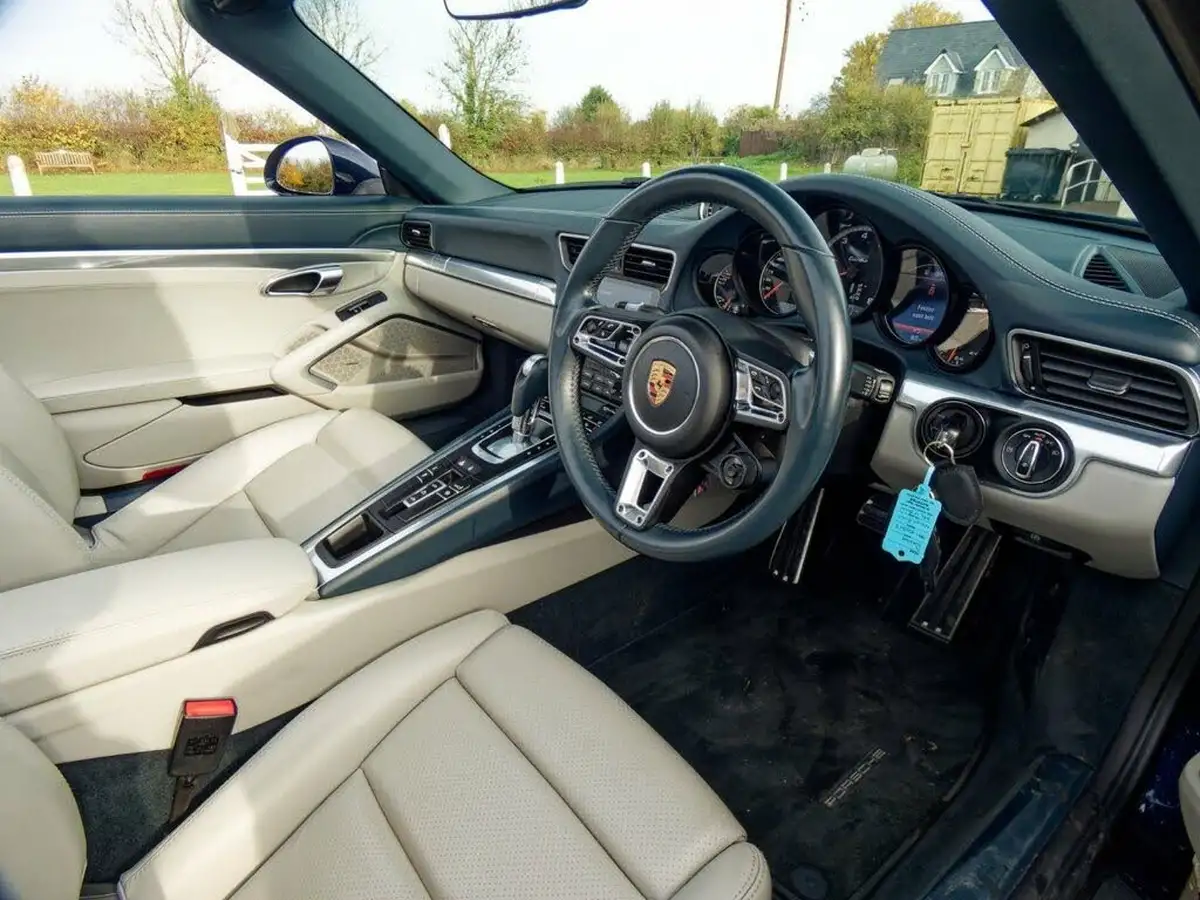 2017-porsche-911-38-turbo-cabriolet-big-39