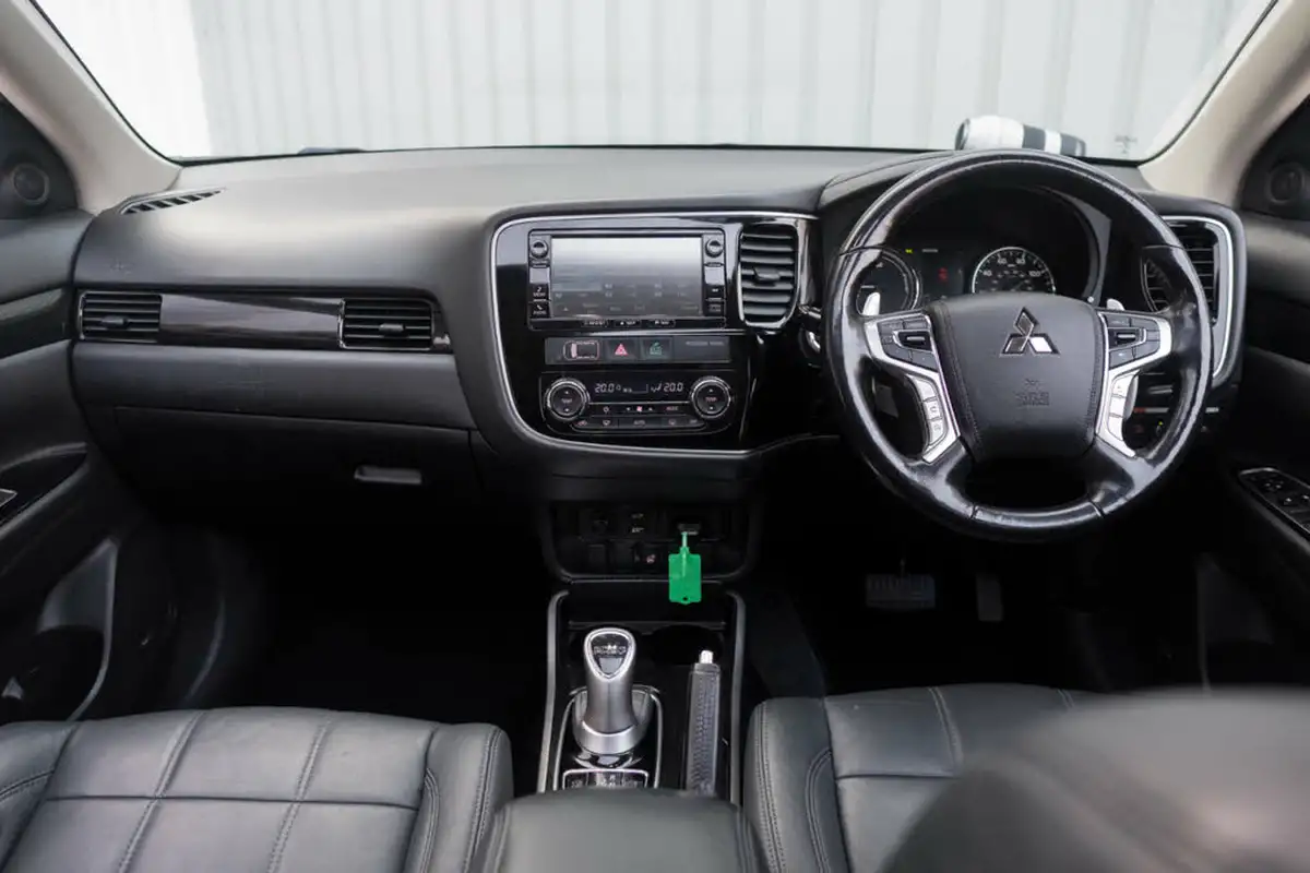 2016-mitsubishi-outlander-20-gx5hs-phev-big-57