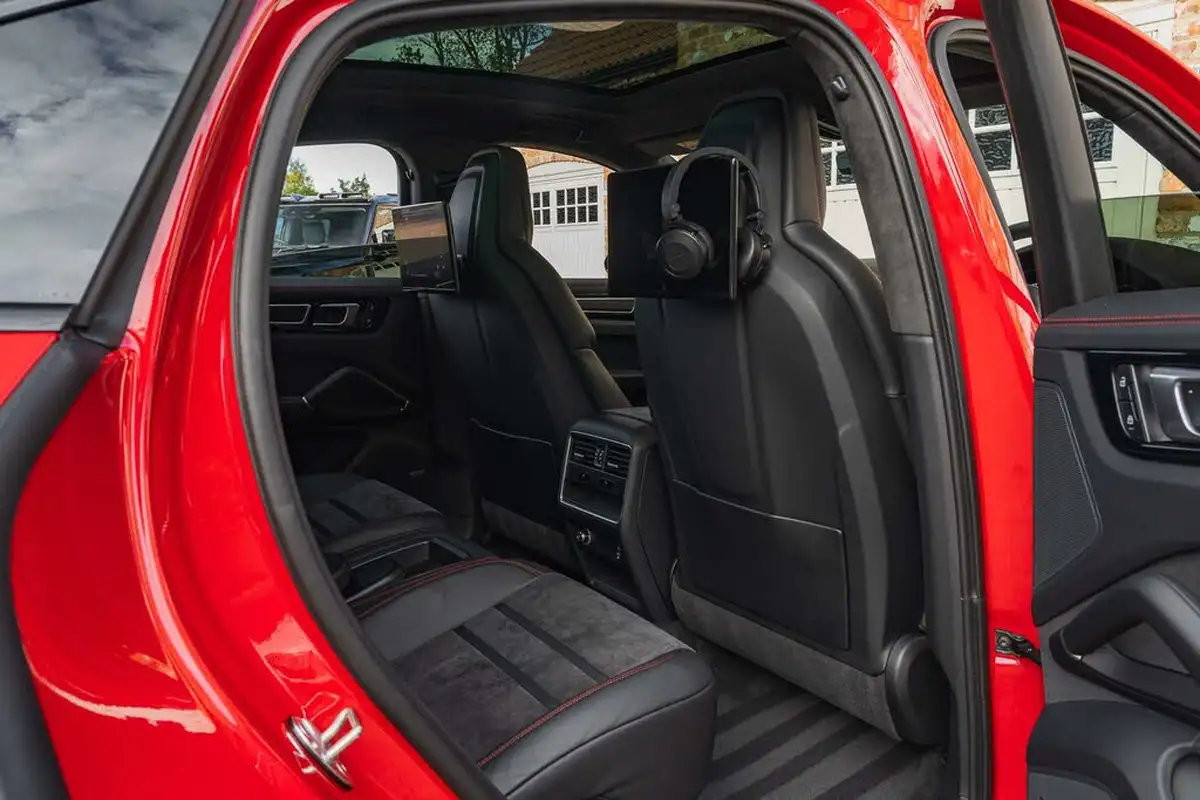 2022-porsche-cayenne-40-v8-gts-coupe-big-28