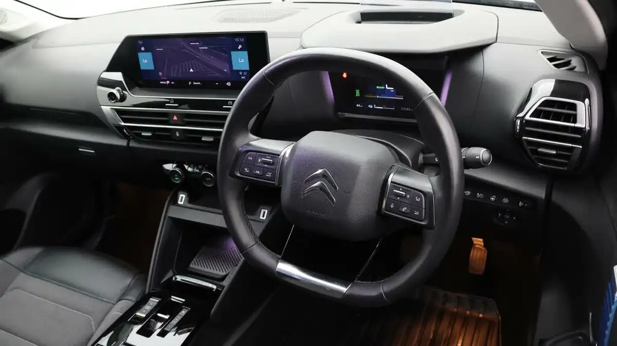 2022-citroen-c4-e-shine-big-8