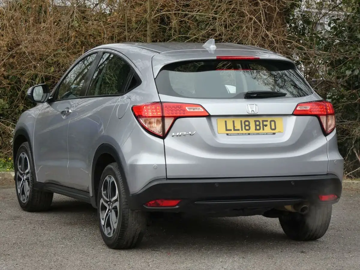 2018-honda-hr-v-15-i-vtec-se-cvt-big-3