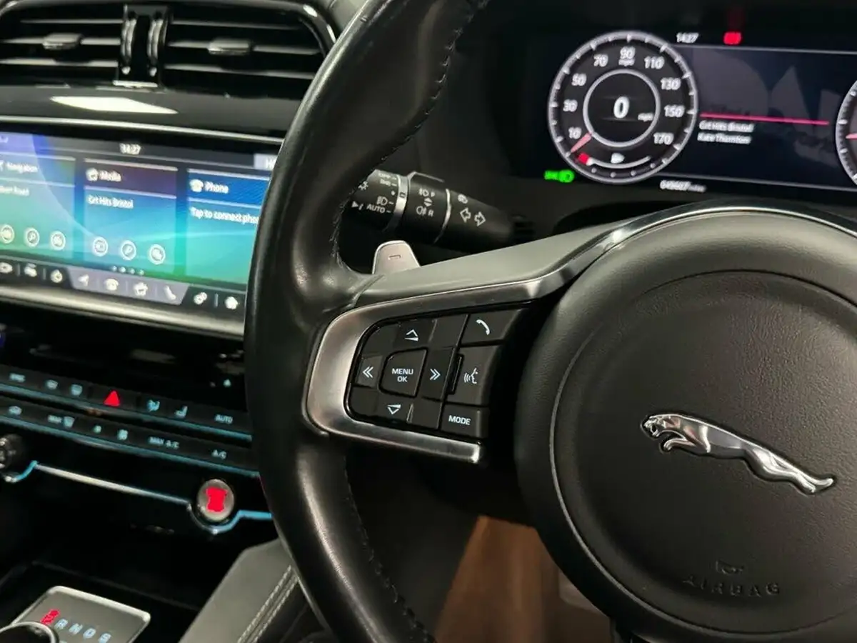 2020-jaguar-f-pace-20-i4d-chequered-flag-180ps-big-30