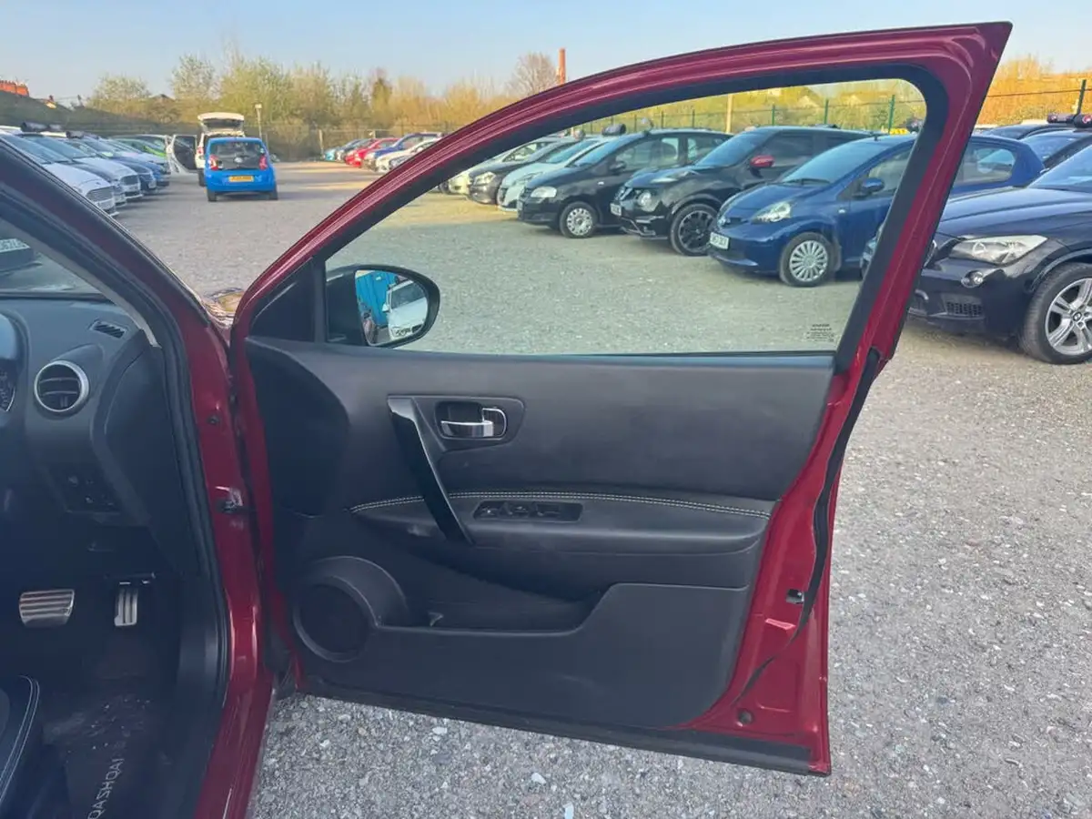 2013-nissan-qashqai-16-360-cvt-big-20