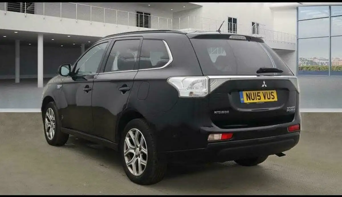 2015-mitsubishi-outlander-20-gx4h-big-2