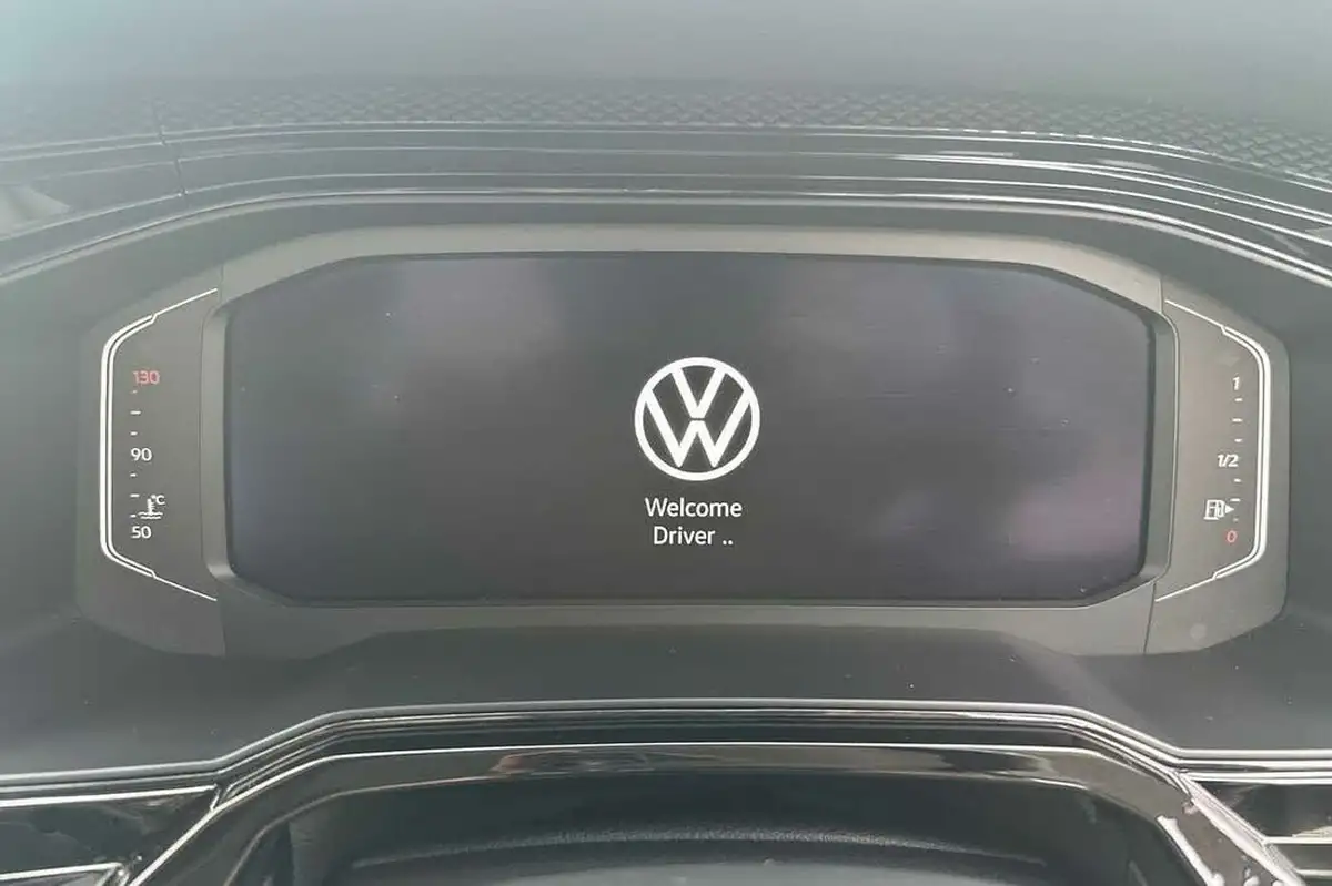 2022-volkswagen-polo-10-tsi-life-dsg-big-17