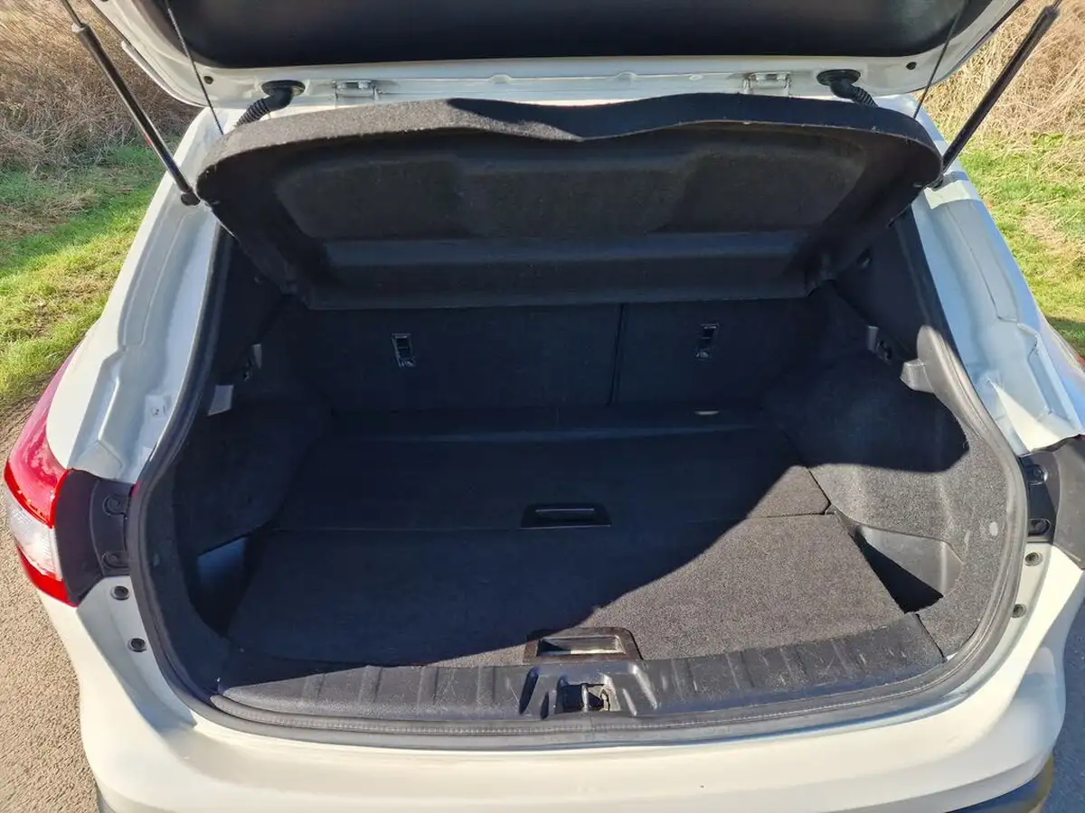 2015-nissan-qashqai-12-n-tec-big-10