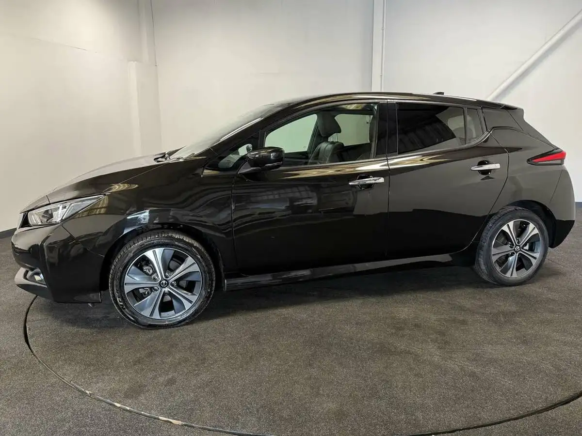 2020-nissan-leaf-e-e-tekna-big-1
