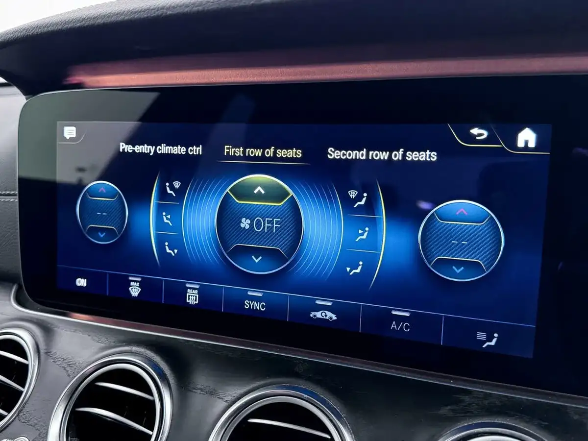2020-mercedes-benz-e-class-20d-e300de-amg-line-eq-power-saloon-4d-big-42