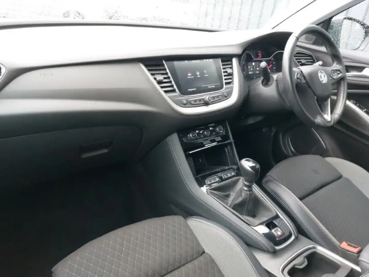 2019-vauxhall-grandland-x-12-sport-nav-big-18