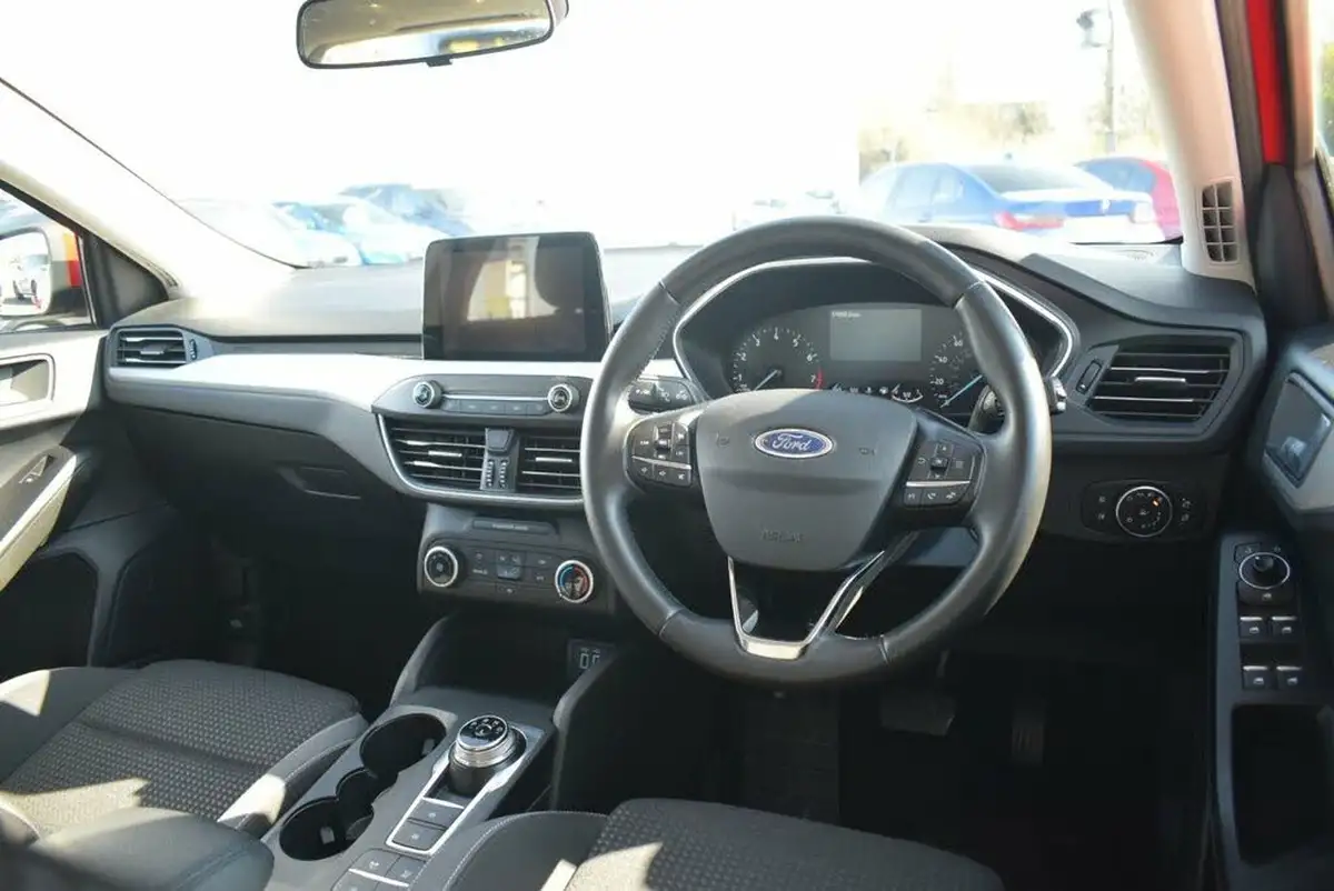 2020-ford-focus-10t-zetec-125ps-estate-auto-big-2
