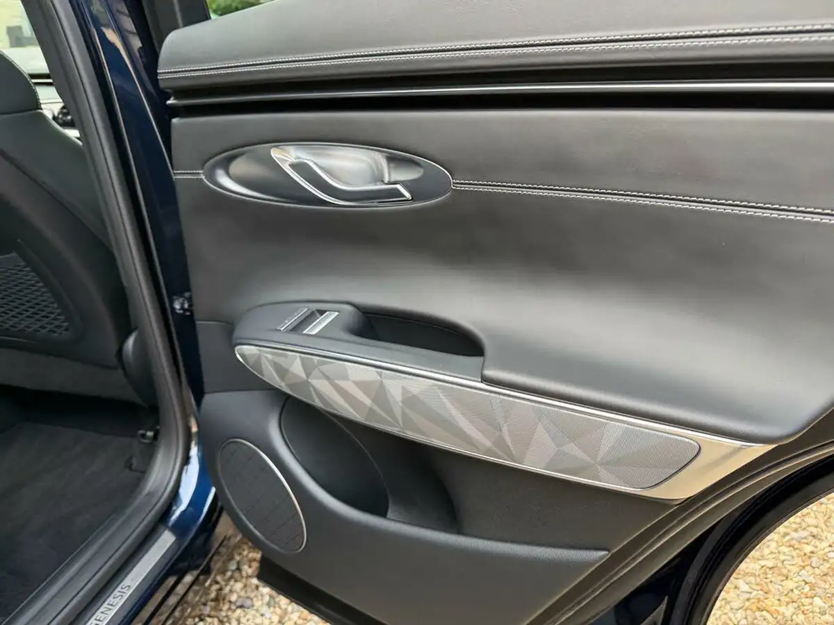 2022-genesis-gv70-22-d-sport-line-210ps-big-48