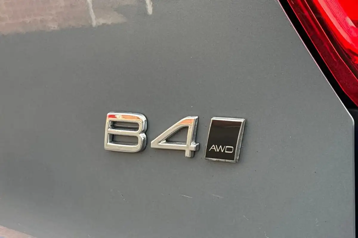 2020-volvo-xc40-20-b4-r-design-awd-big-31
