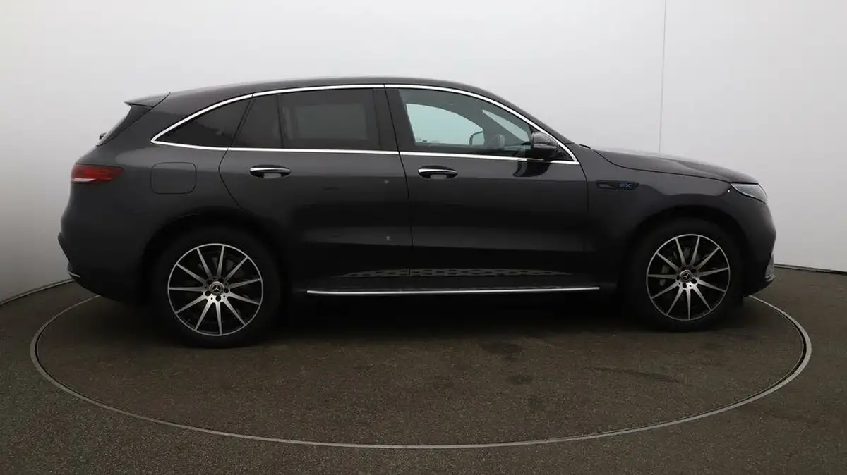 2022-mercedes-benz-eqc-e-eqc-400-amg-line-big-8