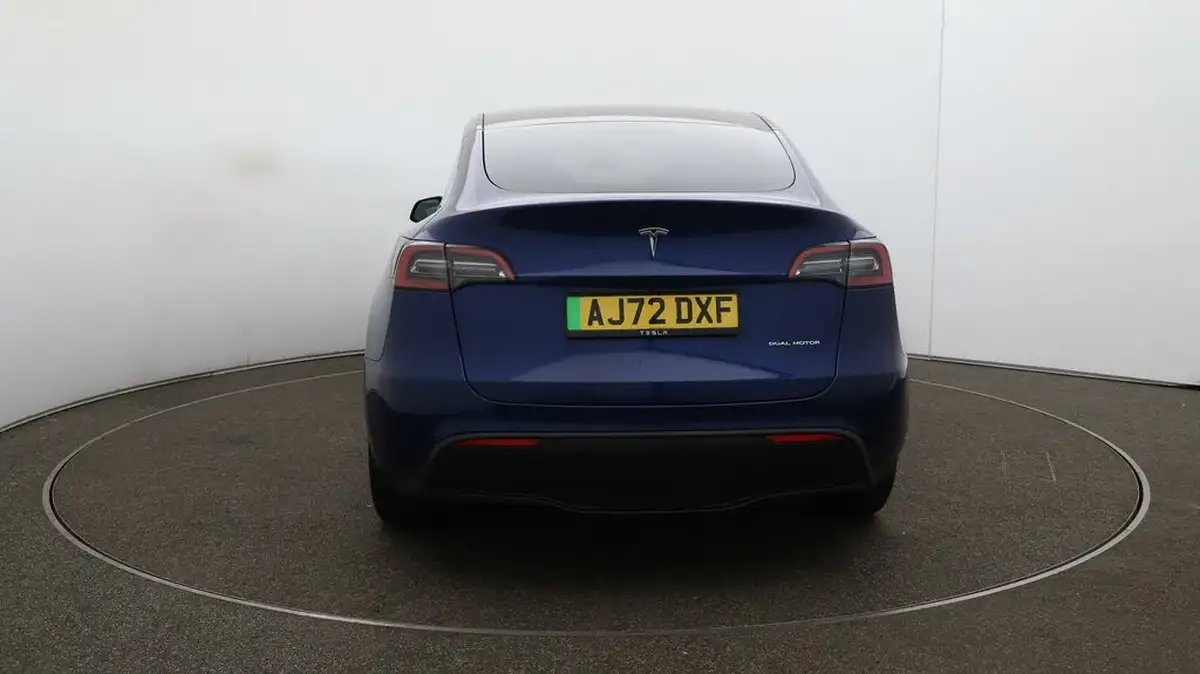 2022-tesla-model-y-e-long-range-big-57