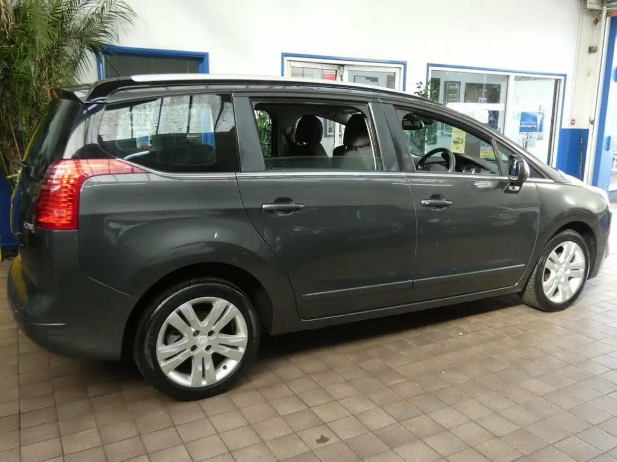 2014-peugeot-5008-16hdi-active-big-26