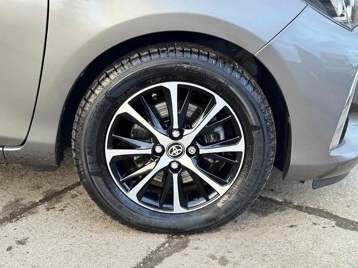 2019-toyota-yaris-15-vvt-i-icon-tech-98bhp-hybrid-1497cc-e-cvt-big-41