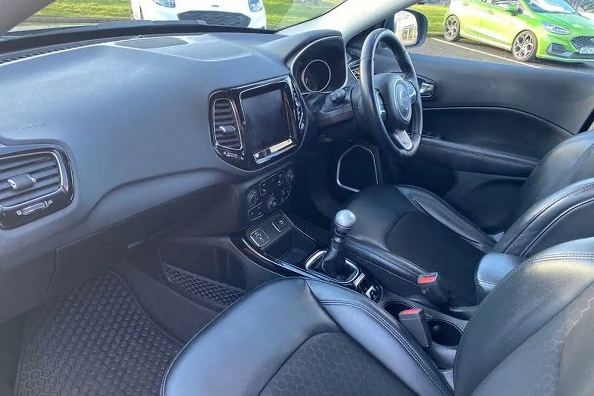 2019-jeep-compass-14-multiair-ii-night-eagle-big-17