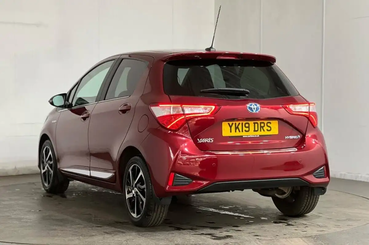 2019-toyota-yaris-15-vvt-i-excel-98bhp-hybrid-1497cc-e-cvt-big-18