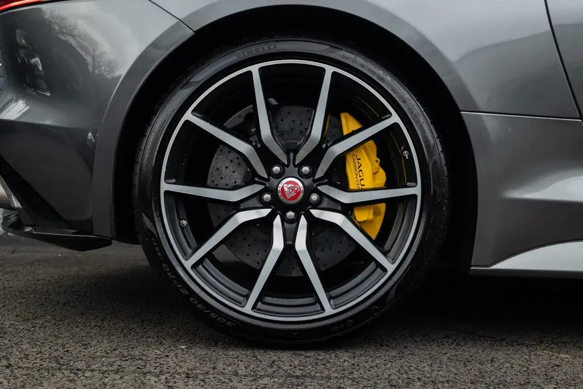 2017-jaguar-f-type-50-v8-sc-svr-awd-coupe-big-25