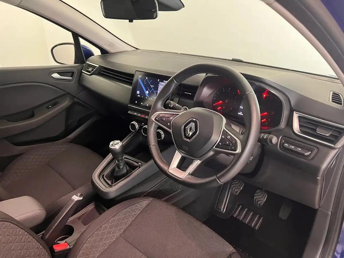 2022-renault-clio-10-tce-iconic-edition-big-13