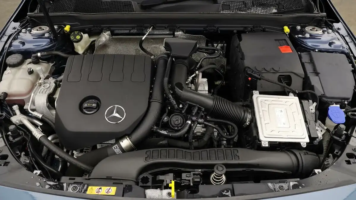2020-mercedes-benz-a-class-13-a200-amg-line-premium-saloon-4d-7g-dct-big-18