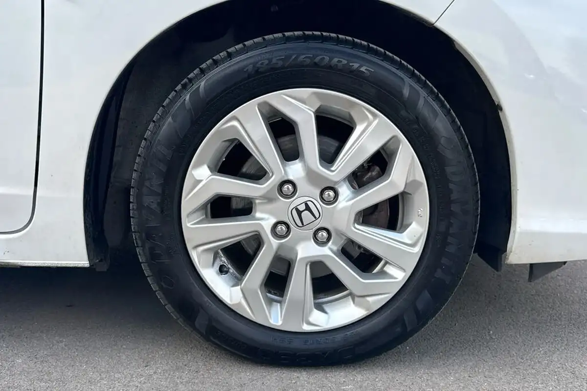 2019-honda-jazz-13-i-vtec-se-navi-cvt-big-8