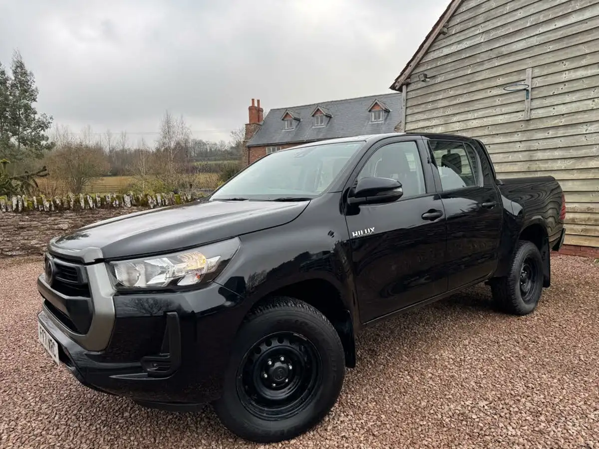 2022-toyota-hi-lux-24d-4d-active-150hpeu6d-double-cab-pick-up-big-0