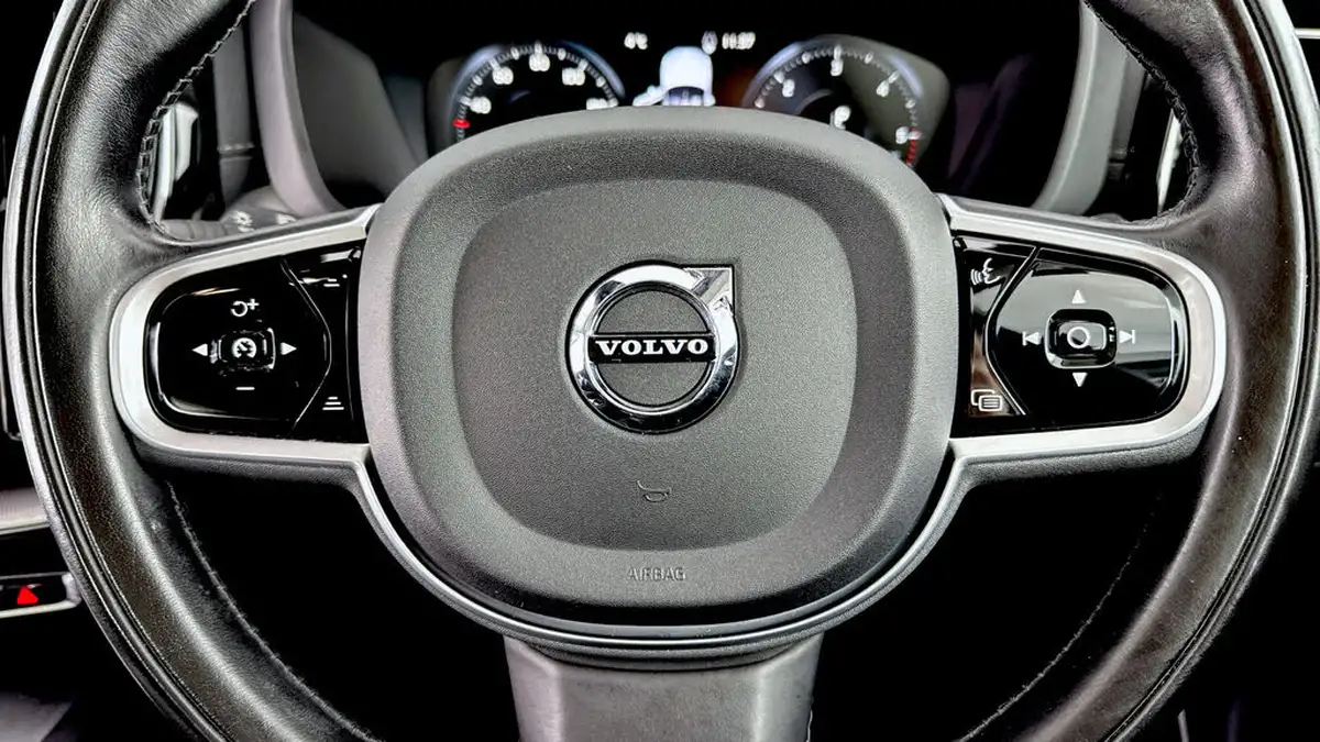 2018-volvo-xc60-20td-d4-inscription-4x4-geartronic-big-18