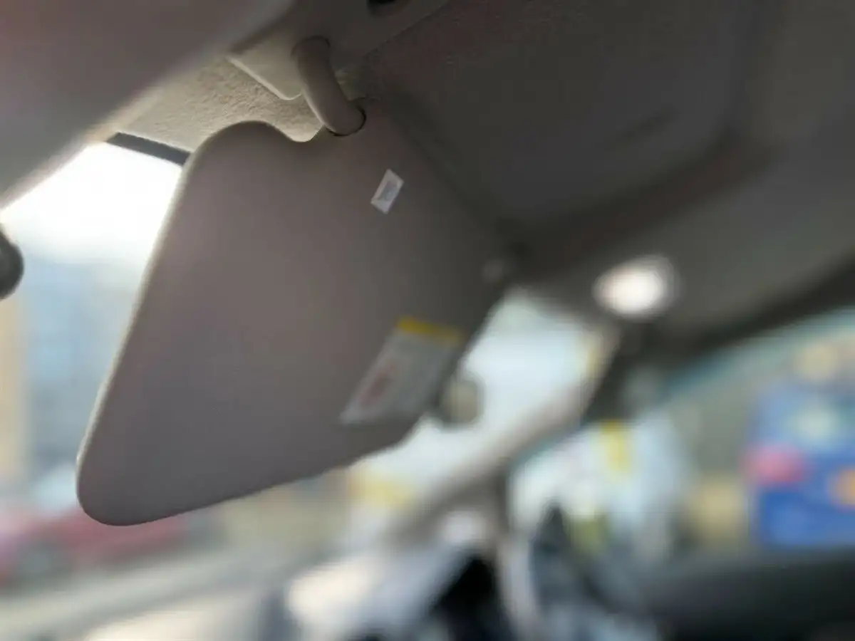 2013-nissan-note-big-37