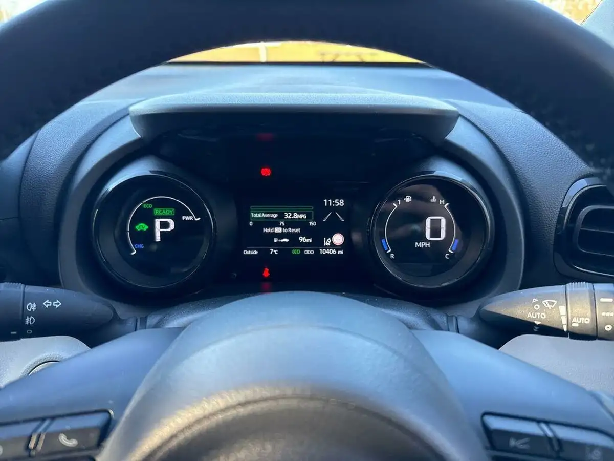 2022-toyota-yaris-cross-15-vvt-i-excel-city-packpan-roof-big-13