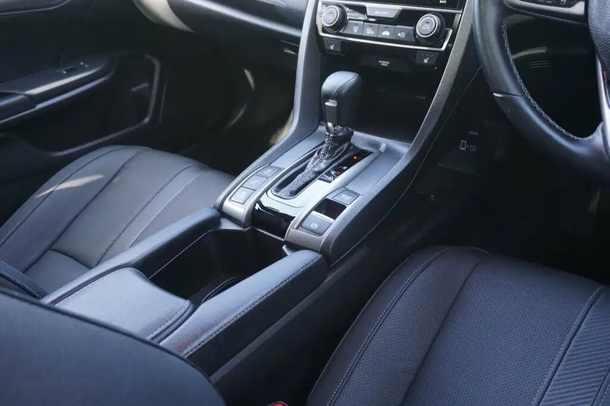 2018-honda-civic-10-vtec-turbo-ex-129ps-ss-hatchback-5d-cvt-big-18