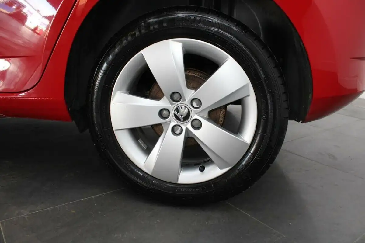 2017-skoda-fabia-10-mpi-se-hatchback-big-4