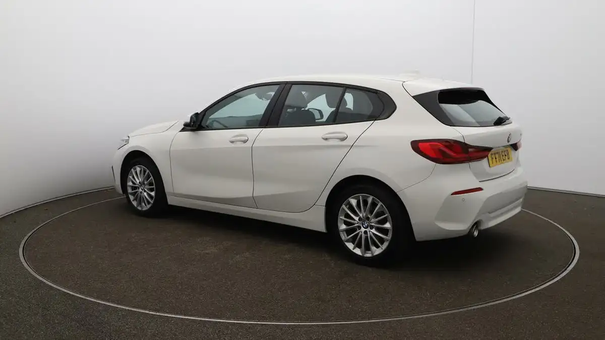 2022-bmw-1-series-15-118i-se-big-26