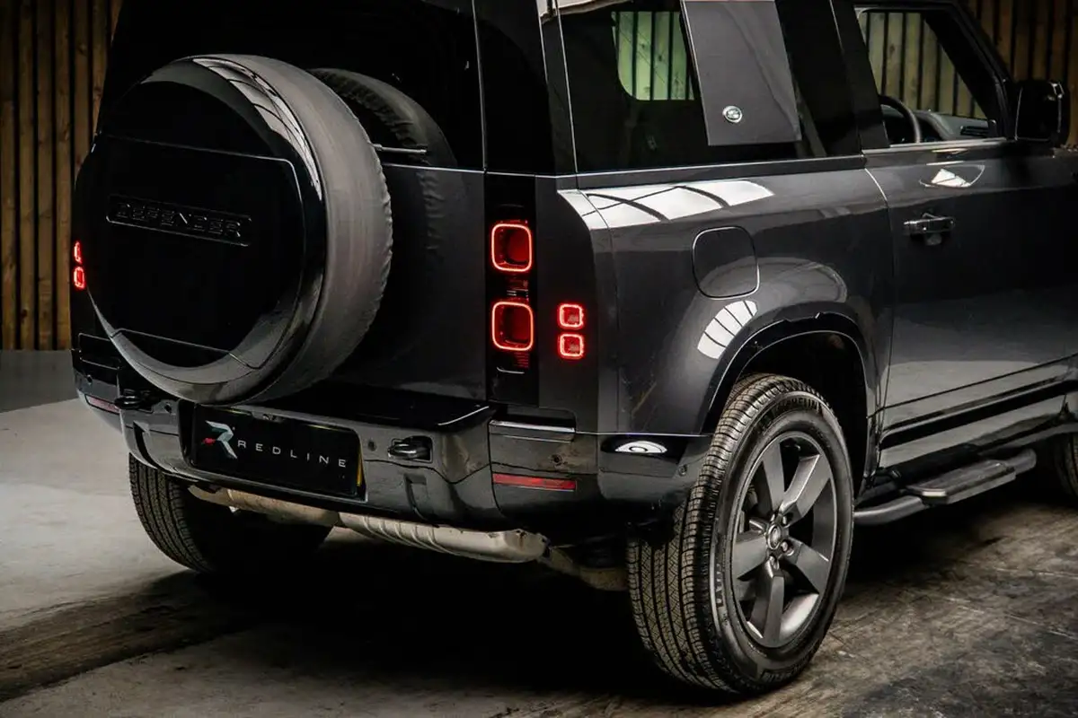 2024-land-rover-90-defender-30-d300-x-dynamic-hse-big-21