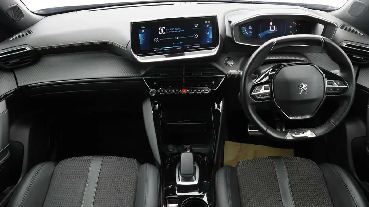 2020-peugeot-2008-suv-e-gt-big-12
