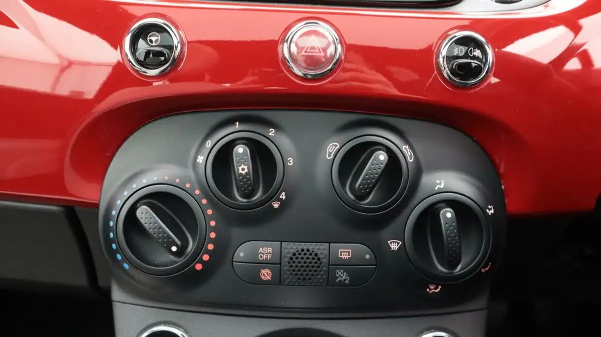 2022-fiat-500-10-dolcevita-big-12